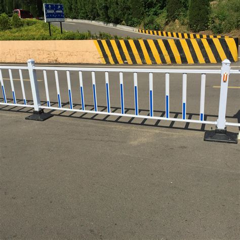 市政护栏马路公路交通防护栏城市人行道防撞隔离栅栏交通道路护栏 阿里巴巴