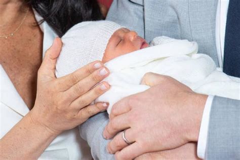 公开亮相梅根和哈里王子分享了宝宝的第一张照片手机新浪网