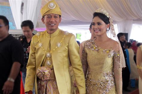 Maybe you would like to learn more about one of these? Eksklusif ! 11 Gambar Resepsi Perkahwinan Fasha Sandha Dan ...