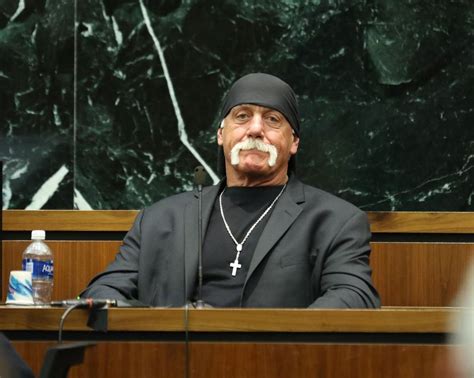 Hulk Hogan Prays On The Stand During Shocking Sex Tape Trial