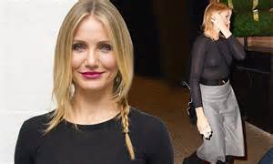 Cameron Diaz Flashes A Hint Of Bra At Annie Photocall Daily Mail Online