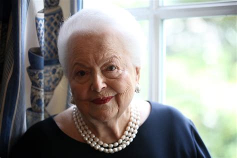 Gone With The Wind Actress Dame Olivia De Havilland Dies Aged 104 Itv