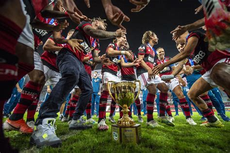 No rio, se impôs e venceu por 3 a 0, gols de zico, leandro e adílio. Flamengo Campeão Carioca 2020 - Fotos Publicas