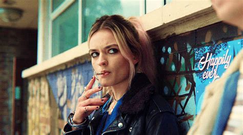 Maeve Wiley In Every Episode 17 Margot Robbie Smoking Jenifer