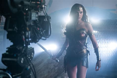 justice league cast talks uncomfortable costumes and play gal gadot wonder woman new costume 39