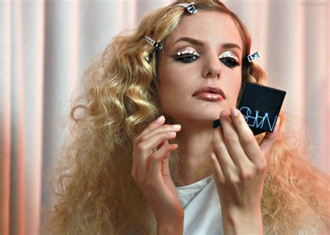 Disco 70s hairstyles and makeup. 70 S Roller Disco Makeup - Mugeek Vidalondon