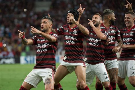 O flamengo é o bairro carioca, onde se deu início toda história da cidade do rio de janeiro, o primeiro desembarque, o o comércio nos bairros ao entorno do bairro do flamengo, são os. Flamengo prepara força máxima para semi contra o Al-Hilal ...
