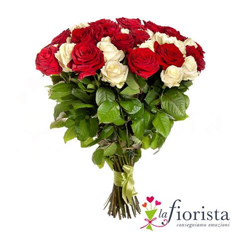 Bouquet di rose rosse gambo corto, gypsophila. Vendita Mazzo di Rose Rosse e Rose Bianche. Consegna fiori a domicilio gratis
