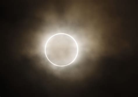 5 Cosas Sobre El Eclipse Solar Anillo De Fuego Que Oscurecerá El Cielo