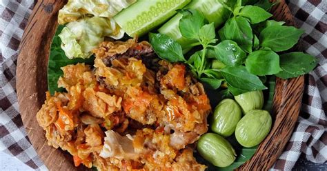Makan dirumah serasa makan di resto 😊🤤 Resep Ayam Geprek Sambel bawang oleh Susi Agung - Cookpad