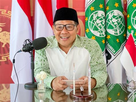 Sepintas lalu video berkenaan dengan taklimat yang disampaikan oleh ketua pusat pengajian iaitu dr wan aizuddin @wan_aiz kepada 403 orang pelajar diploma baharu yang telah mendaftar di bawah fakulti. Gus Ami Hadiri Pengajian dan Bersilaturahmi dengan Sayyid ...