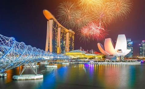 The legal holiday for chinese national day is 3 days in mainland china, 2 days in macau and 1 day in hong kong. Singapore's National Day - 2019 Date, Parade, Speech & Fireworks