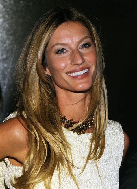 Her Honey Blond Hair Was Cut Into Choppy Layers And Styled Straight Gisele Bundchen Best