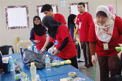 Kitar semula dapat mengurangkan bahan buangan, mengurangkan penggunaan bahan mentah baru, mengurangkan penggunaan tenaga, pencemaran udara ( dari pembakaran ), dan. SEKOLAH KEBANGSAAN SERI DUYONG,MELAKA: PROGRAM PENGHASILAN ...