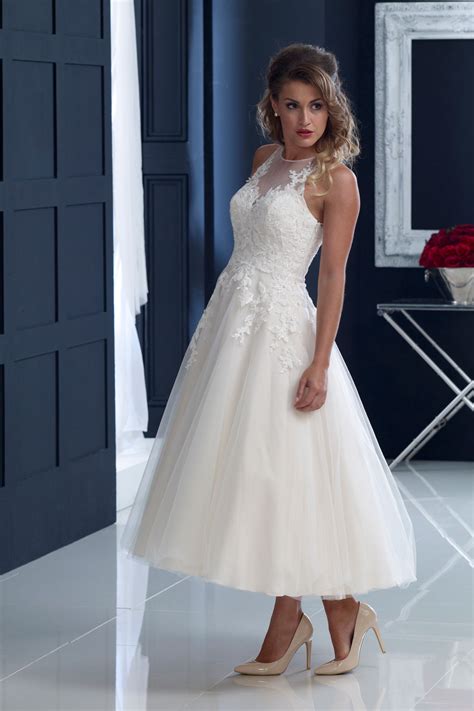 Their success is due to their commitment to innovation, original design, high standards of manufacturer, fast and reliable delivery and focused customer service, without mentioning two generations of family guidance. House of Nicholas 2204 - Appliquéd lace over tulle T ...