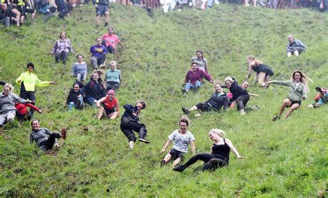 Cheese Rolling Coopers Hill 2018 All The Pictures Gloucestershire Live