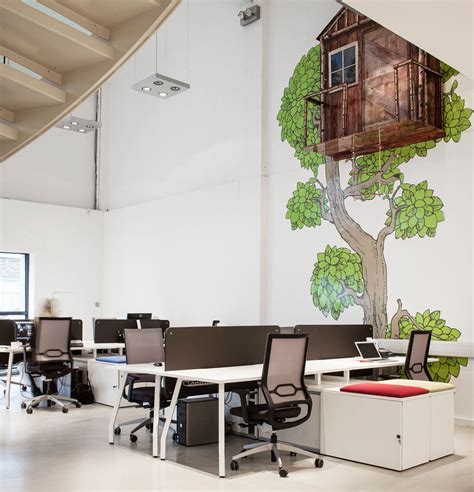 Employing Striking Details To Shape A Creative Office