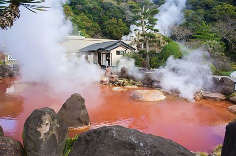Aguas Termales Rojo Charca En Umi Jigoku En Beppu Foto De Stock Y Más Banco De Imágenes De