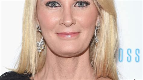 sandra lee smiles as she leaves the hospital after breast cancer surgery — see the pics