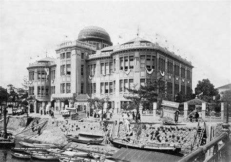 More on the explosion literally changed the landscape of lebanon's capital city, leveling or severely damaging buildings, sinking several ships and toppling others, and wiping out large swaths of beirut's waterfront. Hiroshima vorher und nachher: Der fotografische Vergleich ...