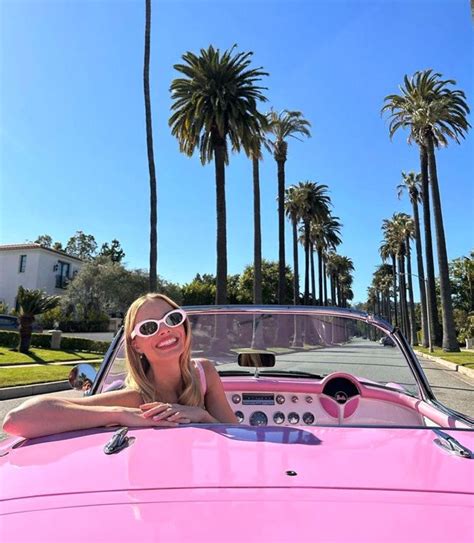 Margot Robbie Tours Barbies Dreamhouse In California Talking With Tami