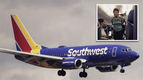 महिला यात्री ने की उड़ते विमान का दरवाजा खोलने की कोशिश कहा जीजस ने