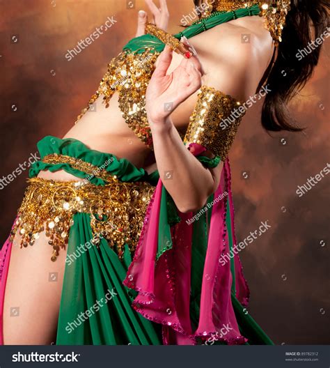 Beautiful Exotic Belly Dancer WomanẢnh có sẵn Shutterstock