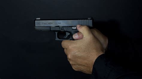 Pistol Grip 101 How To Hold A Handgun