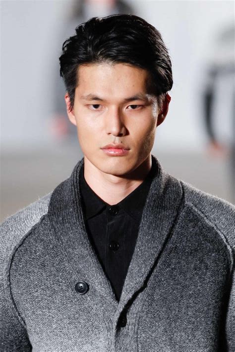 Short layered asian hairstyles for men are a popular youthful look, with the tapered tips and sculpted cutting that is perfect for shaping and controlling thick, strong hair textures. เลือก ทรงผมชาย 2019 ให้เข้ากับลักษณะเส้นผมของตัวเอง