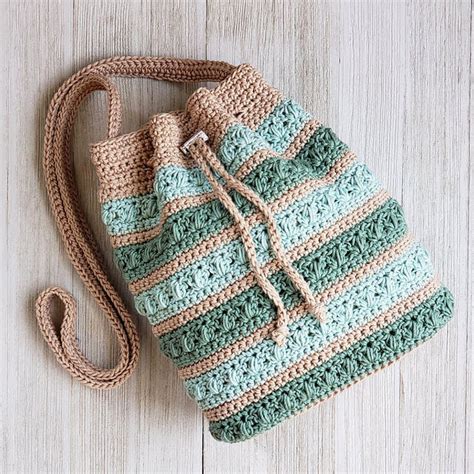 12 Crochet Bag Patterns That Beginners Can Make Mom S Got The Stuff