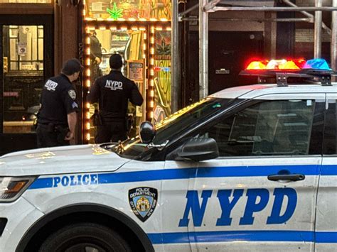 Brazen Broad Daylight Robbers Stick Up UES Smoke Shop NYPD Upper East Site