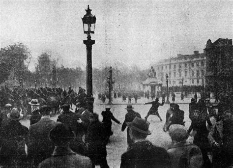 A grenoble, une pharmacie est de garde chaque nuit entre 20h et 8h. 6 February 1934 crisis - Wikipedia
