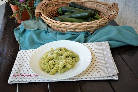 Pasta Cremosa Zucchine E Ricotta Grani Di Pepe Rosa