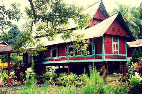 Dipercaya, berbahan bambu dan kayu dapat lebih mendekatkan pada alam. Negeri Sembilan Malay Traditional House | Rumah ...