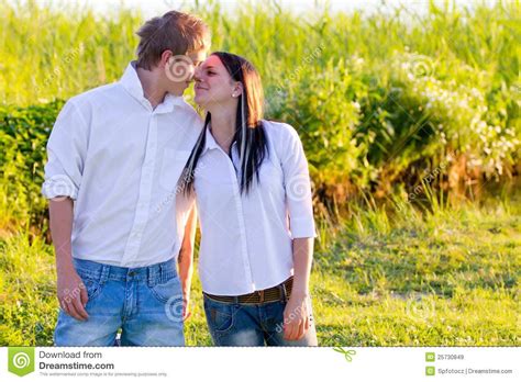 夫妇爱年轻人 库存图片 图片 包括有 颜色 横向 夫妇 休闲 系列 健康 女性 幸福 金黄 25730849