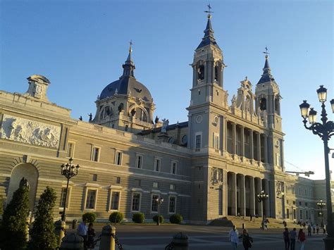Catedral De La Almudena Madrid España Cultura Catedral Madre
