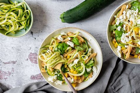 Jetzt ausprobieren mit ♥ chefkoch.de ♥. Rezept: Zucchini-Feta-Nudelsalat Mit Mais (nur 20 Min.!) | Projekt: Gesund Leben