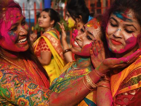 Holi 2019 When Is The Indian Festival Of Colours And How Is It Celebrated The Independent
