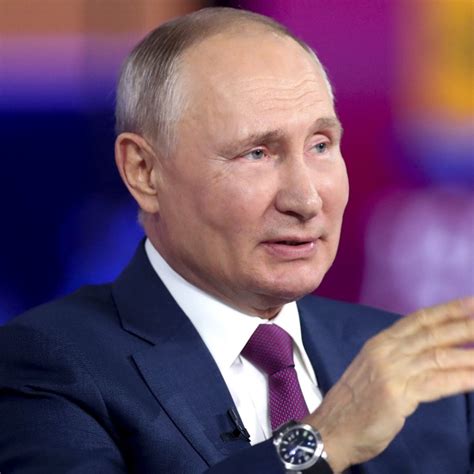 Putin Says He Hopes To Eventually Name A Successor Urges Russians To Get Vaccinated Against