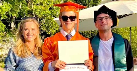 Reese Witherspoon Ryan Phillippe Reunite For Sons Graduation Pic