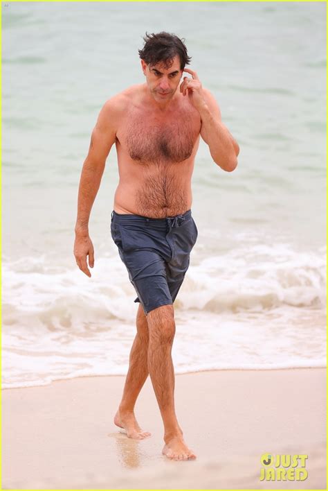 Photo Sacha Baron Cohen Shirtless At The Beach Photo