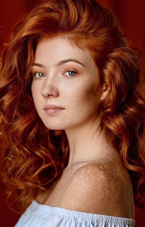 Pin By Leyla On 赤毛さん Red Hair Green Eyes Red Curly Hair Red Hair Woman