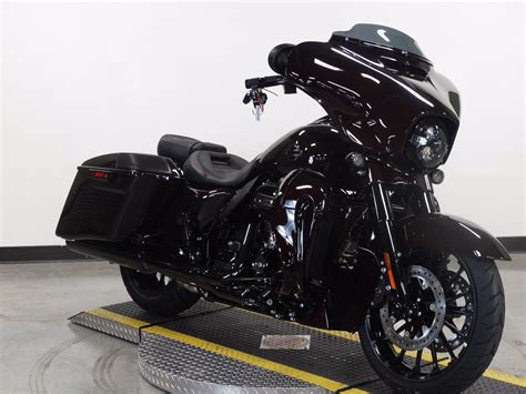 From across a parking lot, i doubt anyone would be able to tell the difference between the bike i rode in. New 2019 Harley-Davidson Street Glide CVO FLHXSE CVO ...