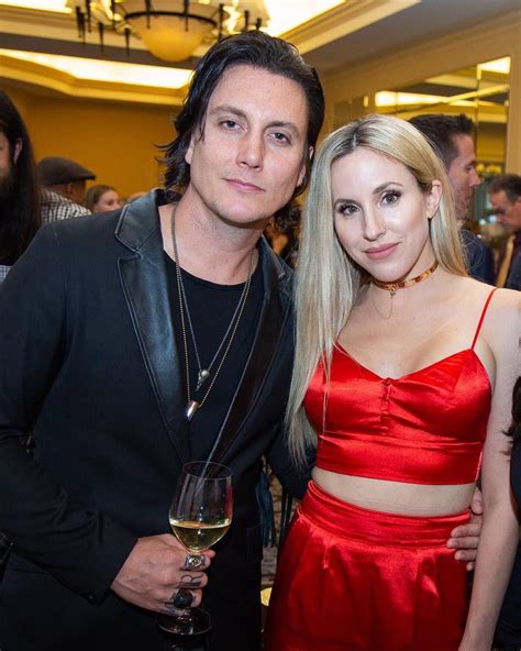 ‪synyster Gates And His Wife Michelle Haner At The Annual Sheckler