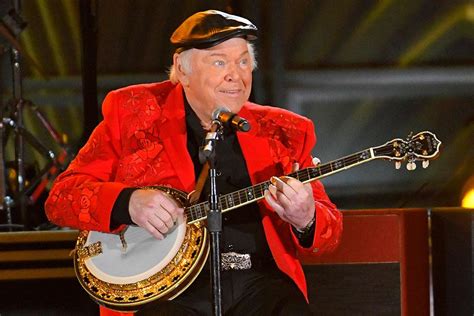 Roy Clark Performs At 50th Country Music Awards Photos Gma News Online
