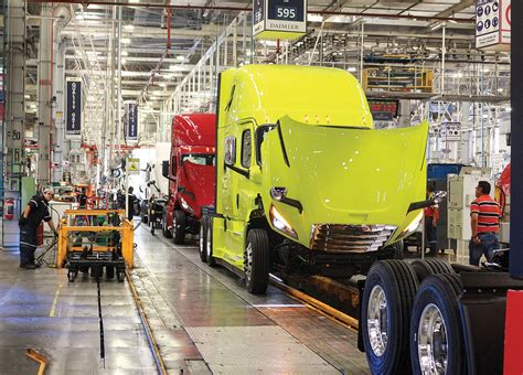 Les jours heureux sont de retour. Les Canadiens ont acheté 34 288 camions de classe 8 en ...