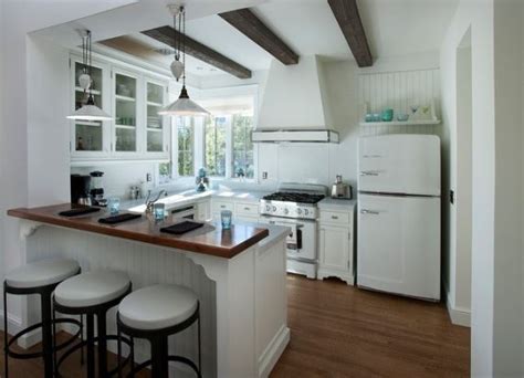 Kelly porter, houzz contributor white kitchen cabinets are chic and seemingly timeless. Big Kitchens vs. Small Kitchens (What's Your Preference ...