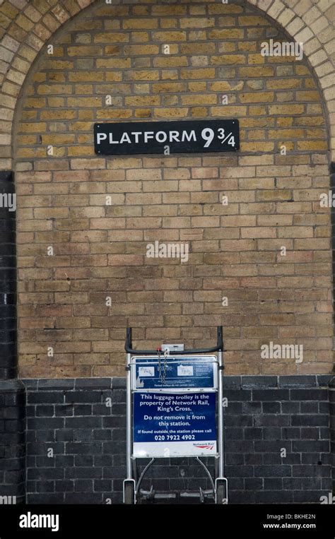 platform   kings cross station london  harry