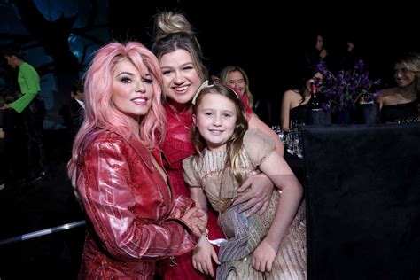 Kelly Clarkson Enjoys Date Night With Daughter River Rose At