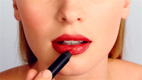 Red Lipstick How To Tips To Keep It From Smearing And Smudging Glamour